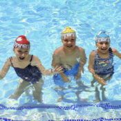 99033LsGroupSmilingPiranhaSiliconeSwimCapInPoolRGB800px