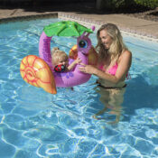 81562 | Snail Baby Rider - Lifestyle 2