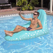 85551LsImperialLoungeGuySelfieRGB800px