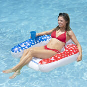 85593LSParadiseChairAmericanStarsHeadOnAdultGirlRGB800px