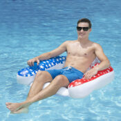 85593LSParadiseChairAmericanStarsHeadOnAdultManRGB800px